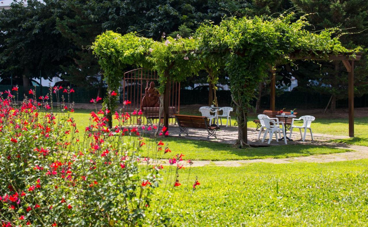 Xon'S Platja Ha Hotel Empuriabrava Exterior photo